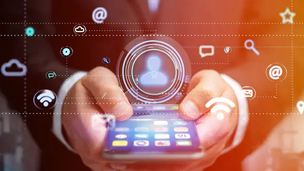 Zobacz Biznesmena Pomocą Smartfona Kontakt Ikona Otaczających Przez Aplikację Społecznego — Zdjęcie stockowe