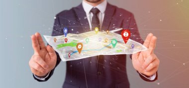 Pim tutucu bir harita üzerinde render 3d tutan bir işadamı görünümünü