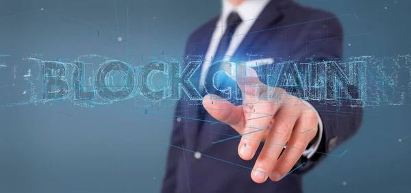 Vista Empresario Sosteniendo Título Blockchain Aislado Sobre Fondo —  Fotos de Stock