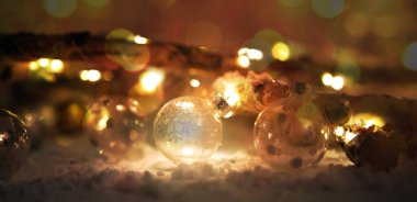 Noel arkaplanı süs ve ışık atmosferiyle