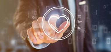 Veri ile çevrili bir kalp simgesi tutan işadamı