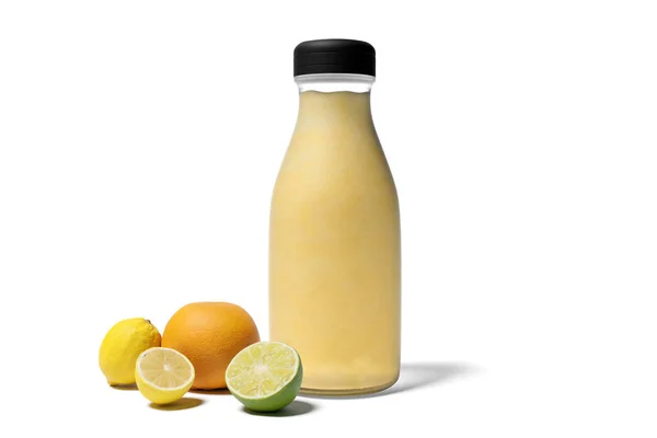 Juice flaska med frukt mockup Stockfoto