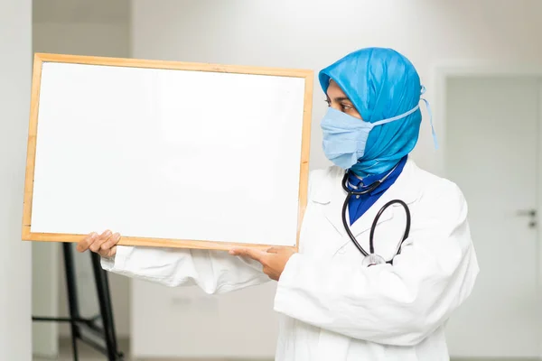 Muslim Female Doctor Blank Whiteboard — Stock Photo, Image