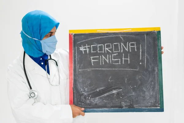 Muszlim Női Orvos Reméli Hogy Véget Koronavírus — Stock Fotó