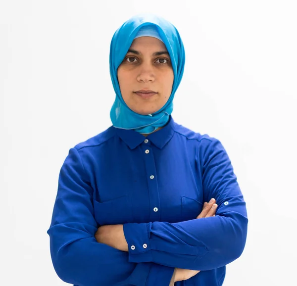 Retrato Mulher Muçulmana Fundo Branco — Fotografia de Stock