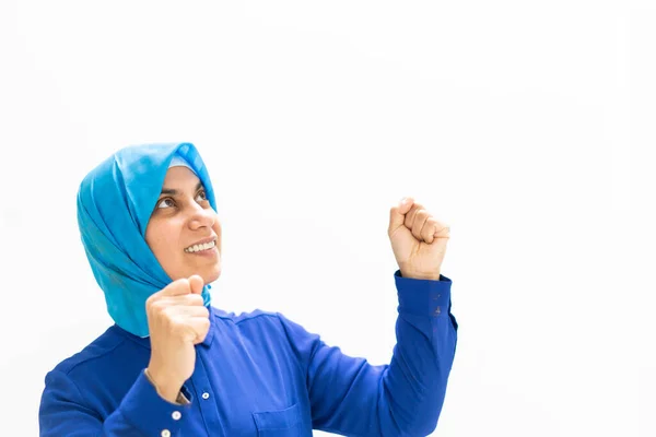 Retrato Mujer Musulmana Sobre Fondo Blanco — Foto de Stock