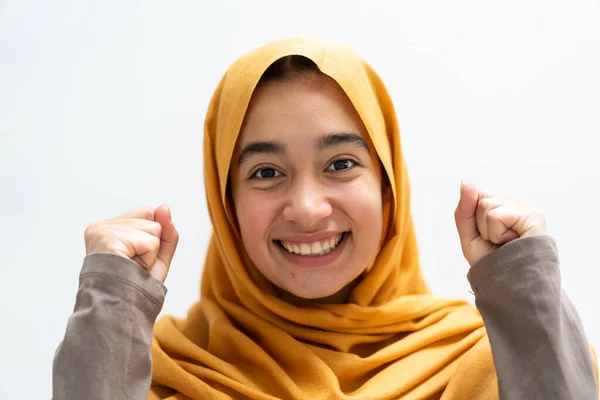 ムスリム女性の肖像画 顔の表情 — ストック写真