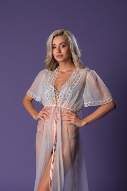 Sarışın gri ve beyaz