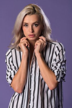 Sarışın gri ve beyaz