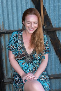 Kızıl saçlı mavi