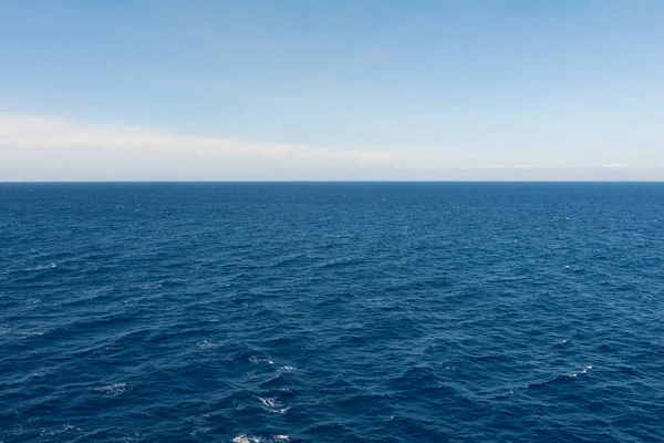 Klarer Himmel über dem Pazifik — Stockfoto
