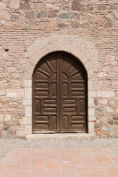 Puertas antiguas de la iglesia — Foto de Stock