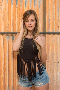 Sarışın kahverengi ve mavi