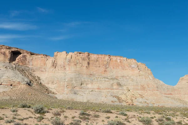 Navajo y acantilados de piedra —  Fotos de Stock