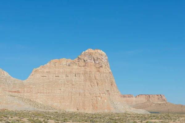 Навахо и каменные утёсы — стоковое фото