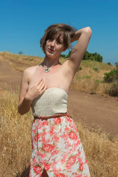 Brunette in a wilderness — Stock Photo, Image