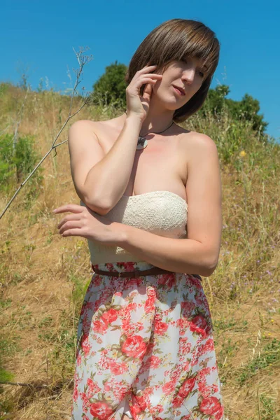 Brunette in a wilderness — Stock Photo, Image