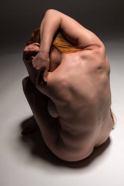 Kızıl saçlıya beyaz