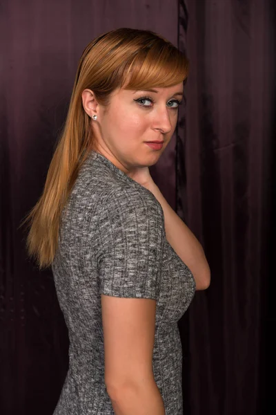 Redhead in gray — Stock Photo, Image