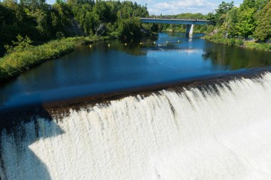 Montmorency falls art arda sıralı