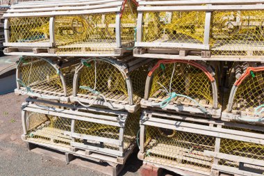 Istakoz tuzaklar yığınları