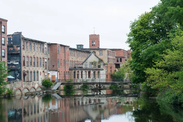 Terk edilmiş pamuk fabrikası
