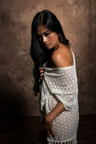 Filipina Beyazlar içindeki