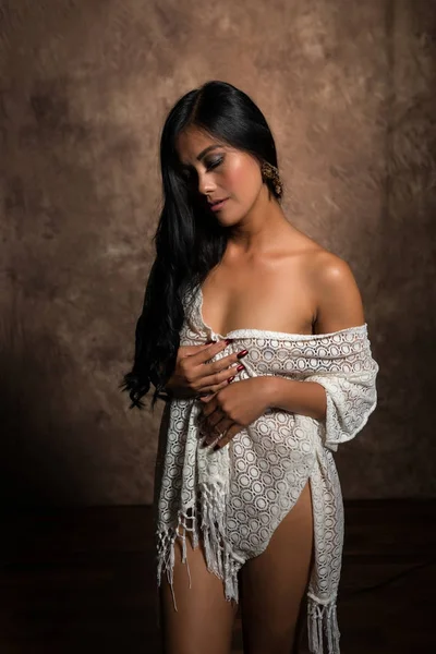 Filipina Beyazlar içindeki