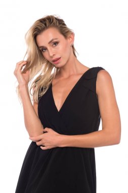 sarışın siyah elbise