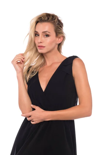 Blonde in een zwarte jurk — Stockfoto