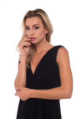 sarışın siyah elbise