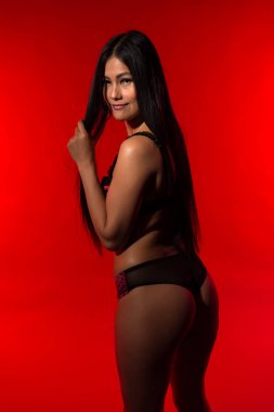 Filipina kırmızı ve siyah