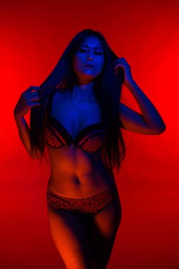 Filipina mavi ve kırmızı