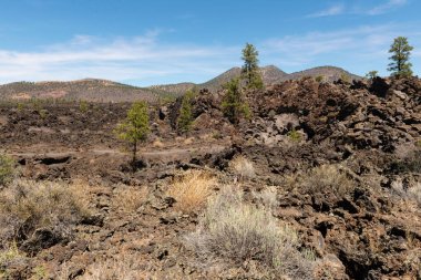 engebeli çöl manzarası