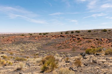engebeli çöl manzarası