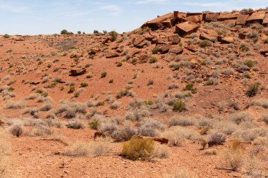 engebeli çöl manzarası