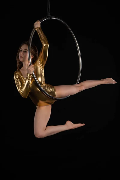 Brunette acrobat on a lyra — Stock Photo, Image