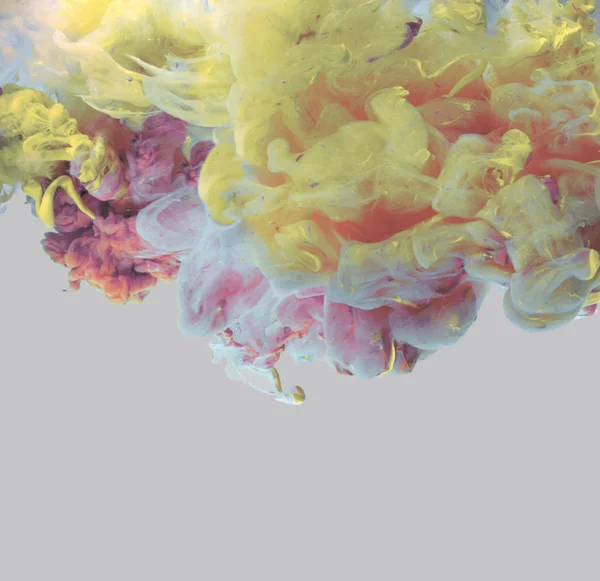 Akrilik renkler ve suda mürekkep.