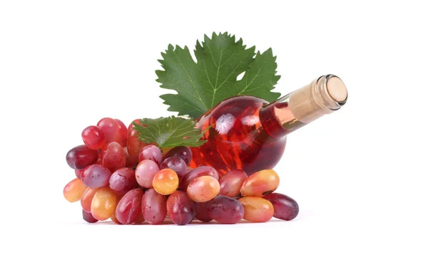 Flasche Wein und Trauben — Stockfoto