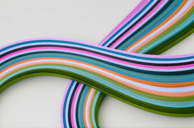 Soyut renk dalgası gökkuşağı şeritli kağıt arka plan. İzler, posterler, kartlar için şablon.