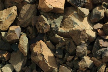 Kafkas Dağları 'nın yüksek tepelerindeki taşlar