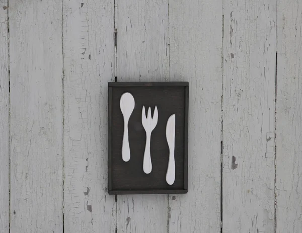 Fából készült plakát kanál, Villa és kés, a a fehér konyha — Stock Fotó