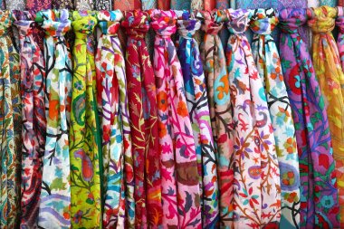 el yapımı kumaş geleneksel Özbek ile deniz mili, farklı renklerde