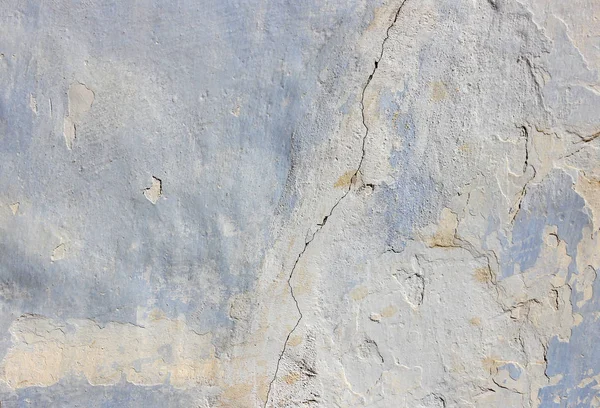 Muro di cemento blu con una lunga crepa al centro, trama — Foto Stock