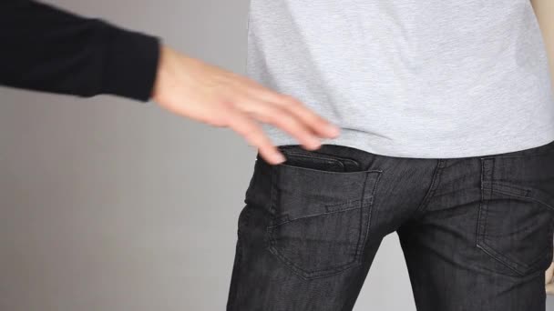 Voleur Enlève Furtivement Portefeuille Cuir Poche Arrière Pantalon Victime Vol — Video