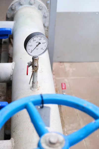 Gauge Sensor Pressure Indicator Manometer Water Pipe Faucet Industrial Interior — Stock Photo, Image