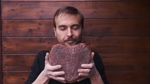 Bearded Baker Love Holds Sniffs Enjoys Aroma Handmade Freshly Baked — Stock Video