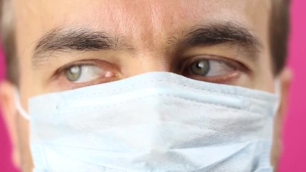 Close Front View Male Face Medical Mask Looks Fear Distrust — Stock Video