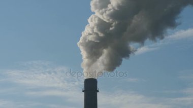 Baca duman arka plan. Isıtma sezonu, kış dönemi, borular, ekoloji