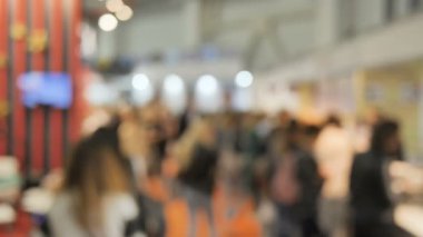 Kara Cuma Siber Pazartesi Soyut Bulanık ve Bokeh süpermarket ve arka plan için indirimli mağaza iç mimarisi.